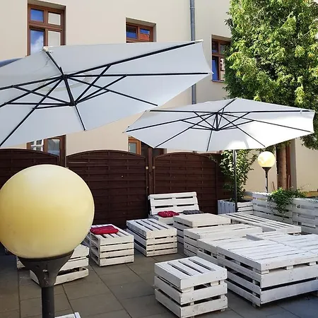 W Palacu מלון דירות 3*